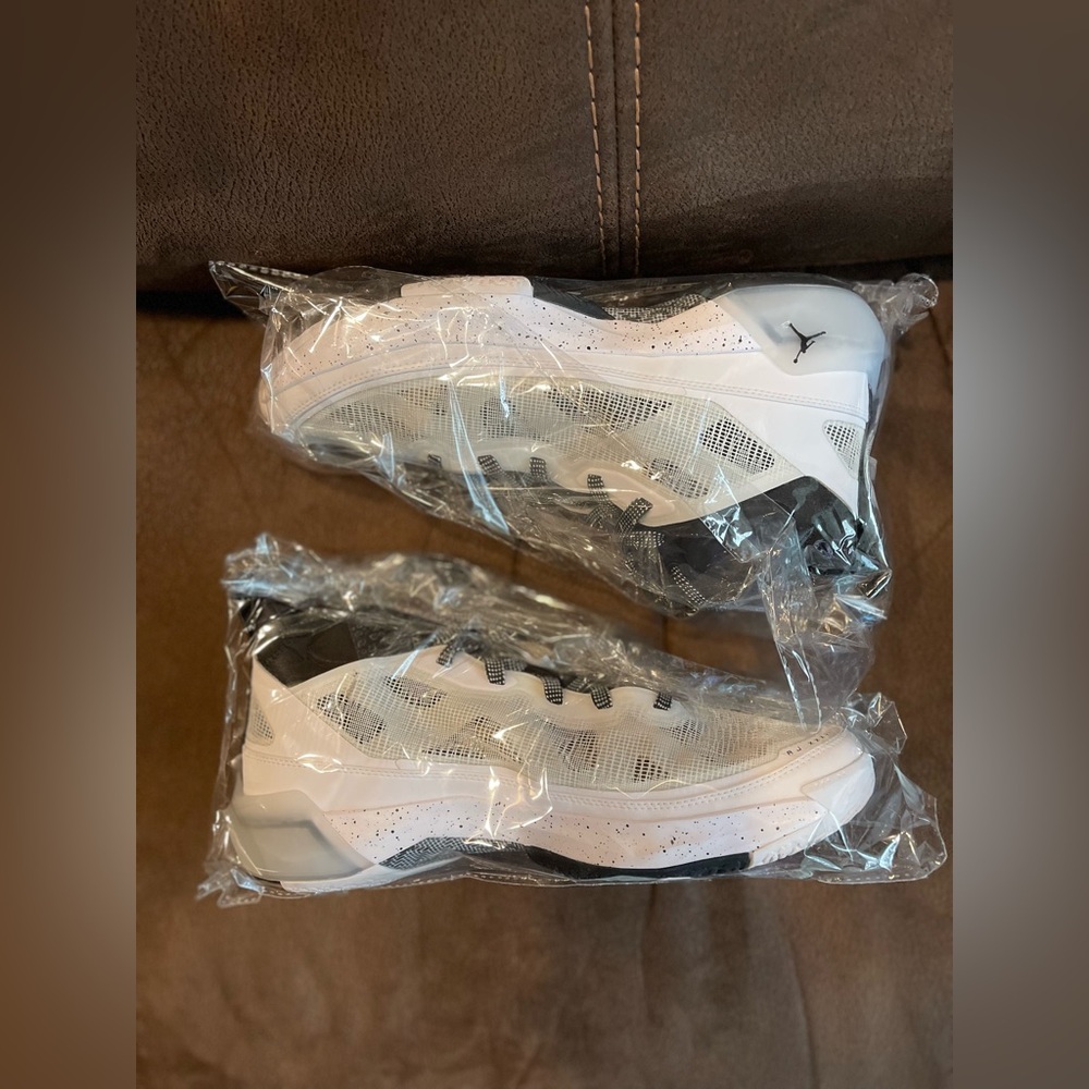 New Air Jordan XXXVII 37 Size 11